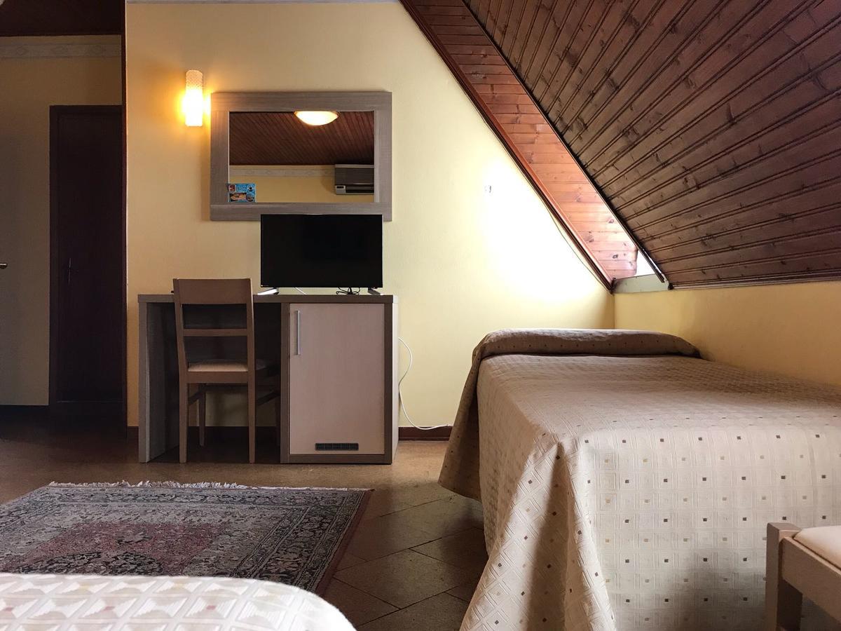 Hotel Rotelli Sale Marasino Buitenkant foto